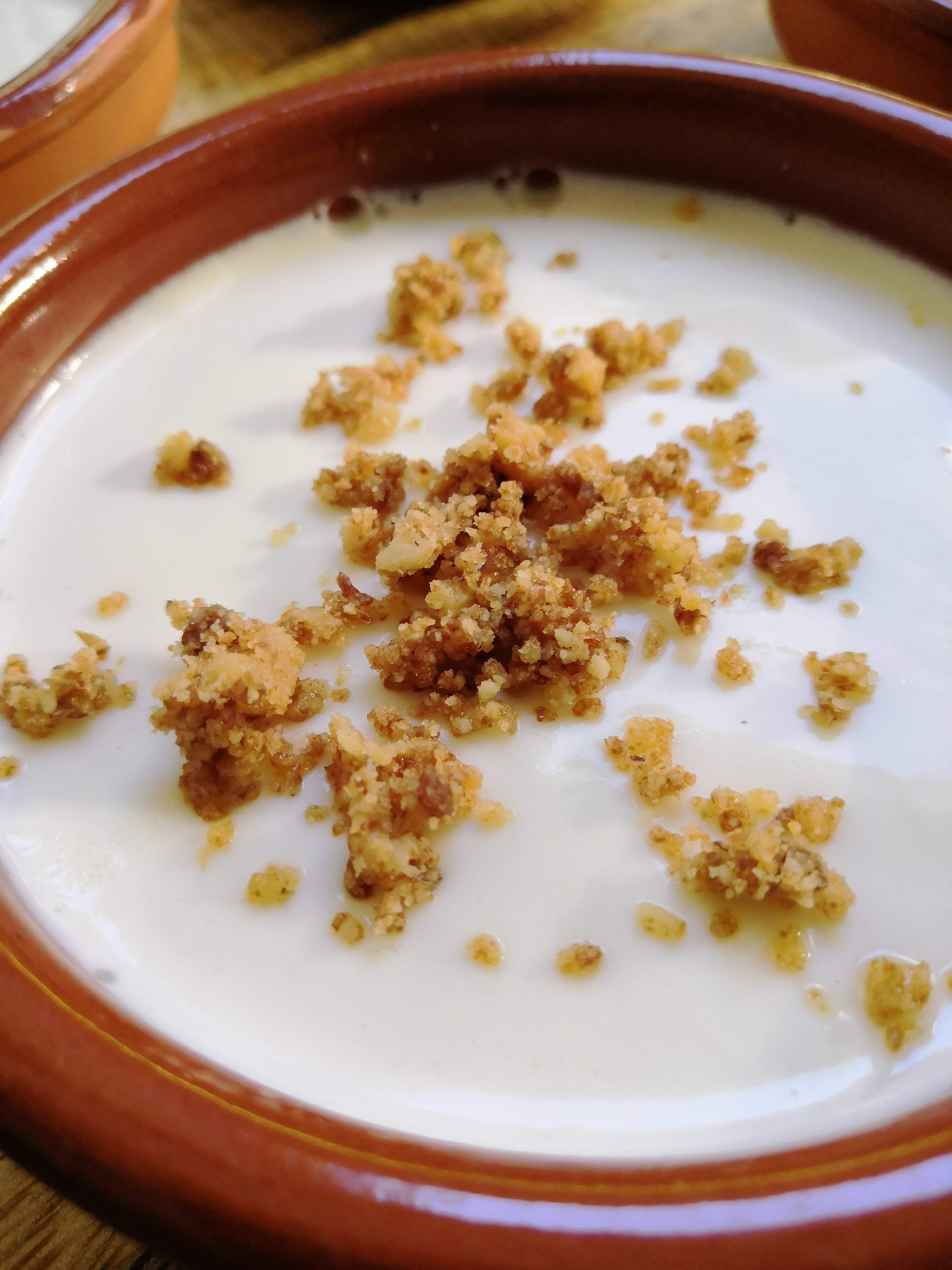 CUAJADA DE LECHE DE OVEJA CON PRALINE DE NUECES - 50 Reales